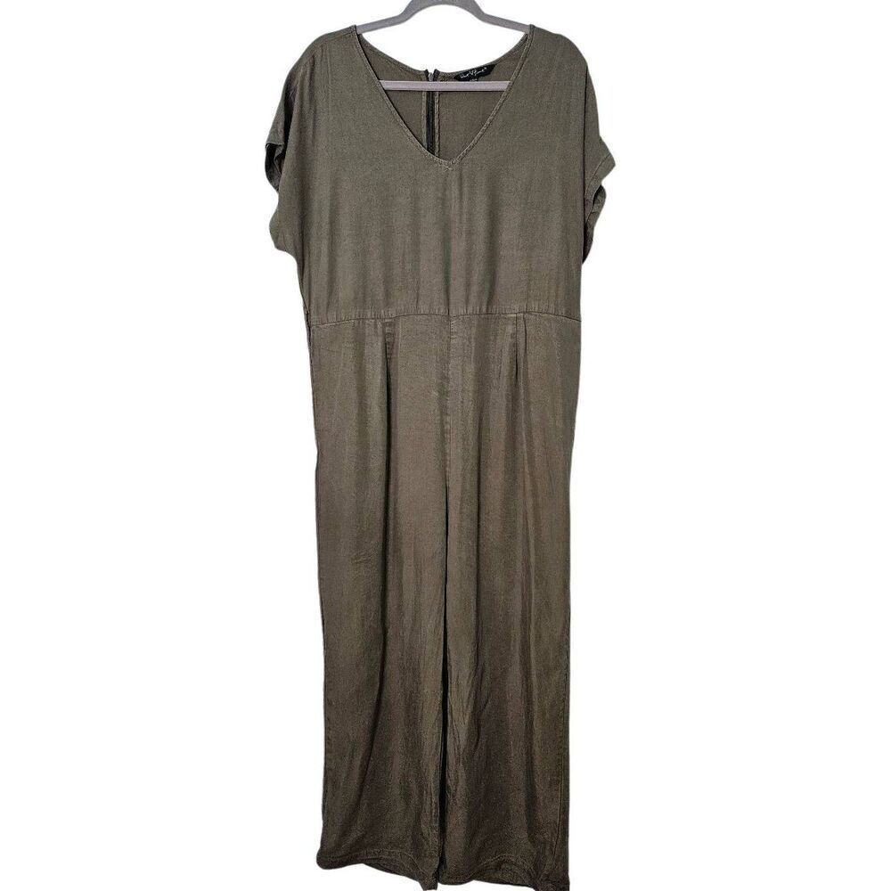 Velvet Heart Army Green Short Sleeved Jumpersuit. Size M.
